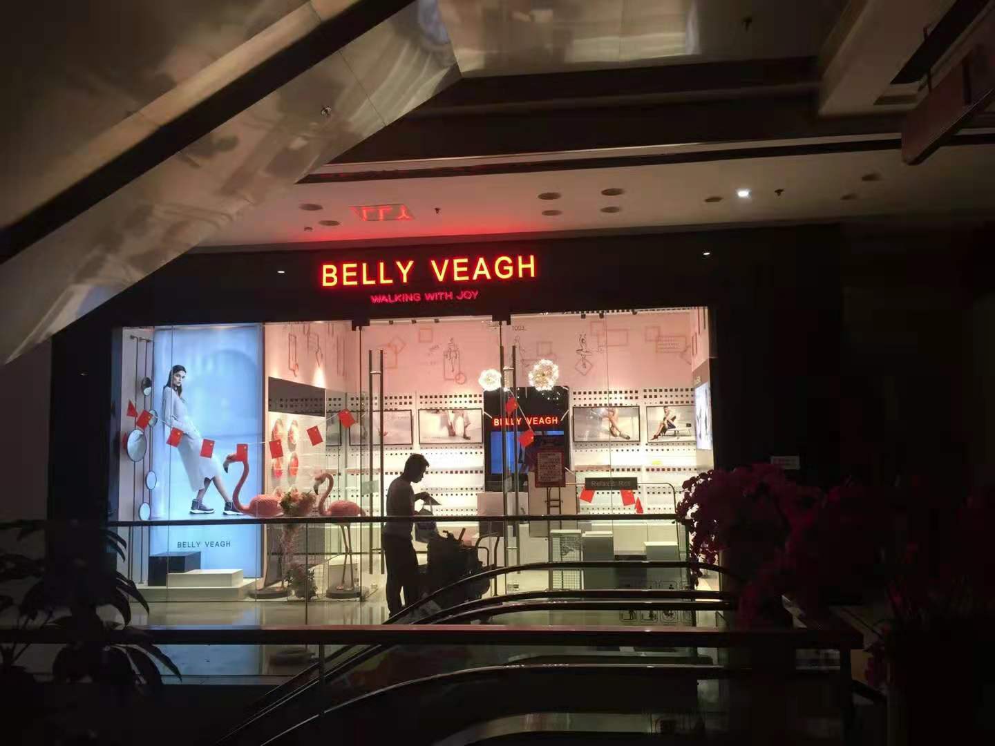 金牛萬達睿慕,品牌鞋店展柜展示