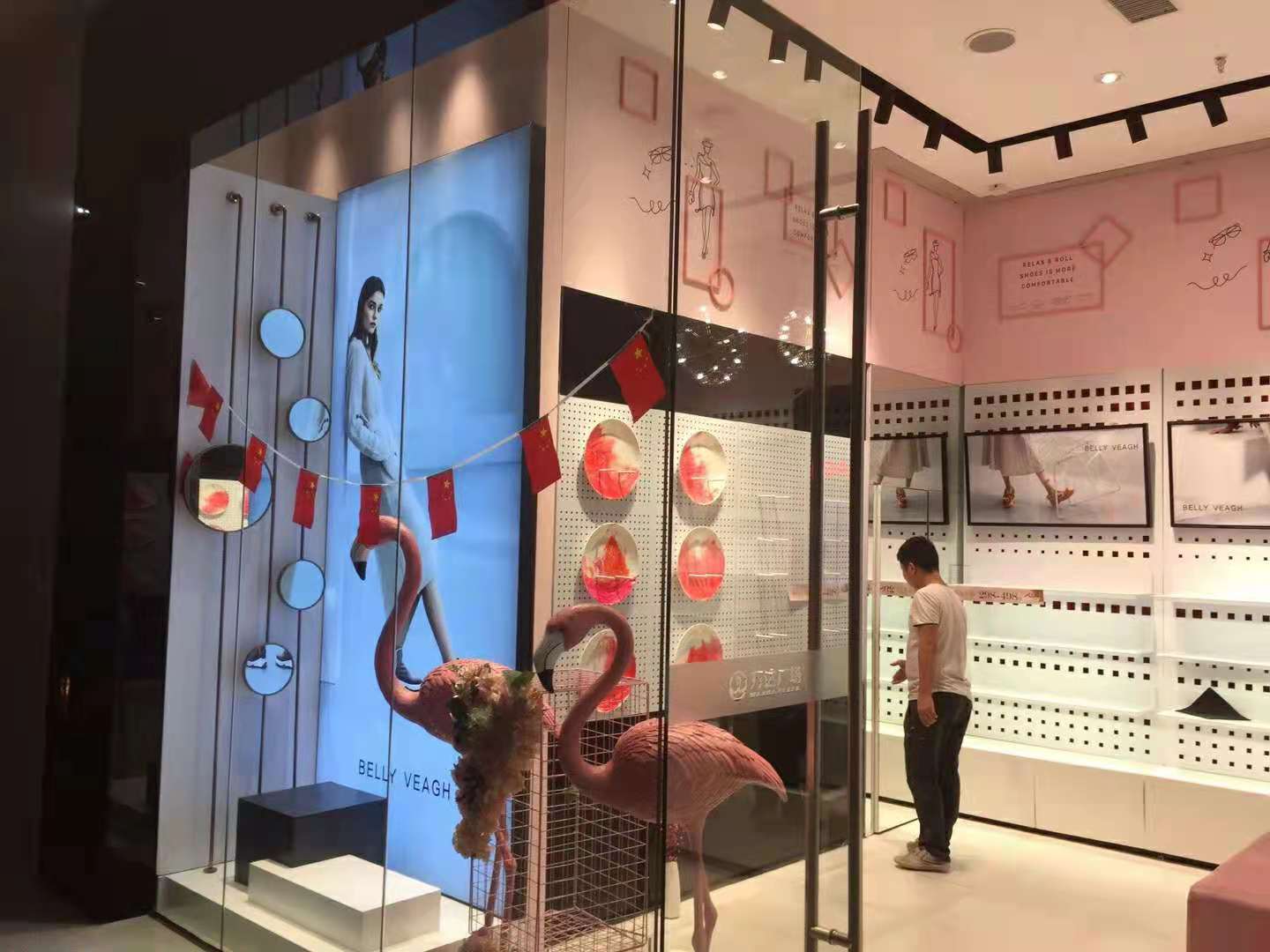 金牛萬達睿慕,品牌鞋店展柜展示