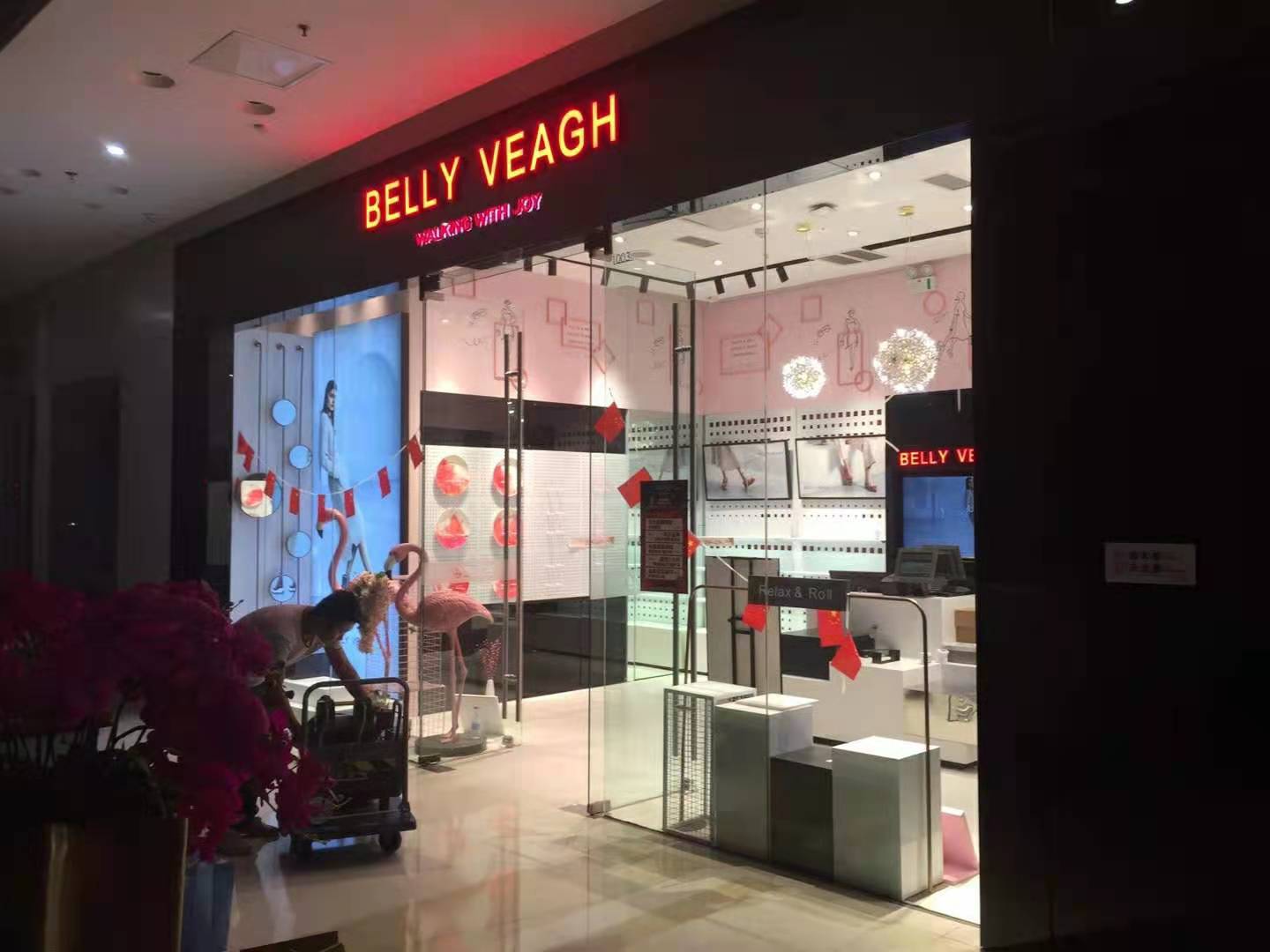 金牛萬達睿慕,品牌鞋店展柜展示