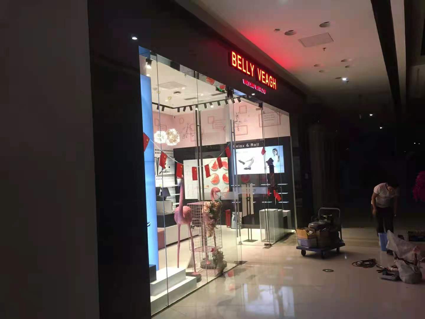 金牛萬達睿慕,品牌鞋店展柜展示