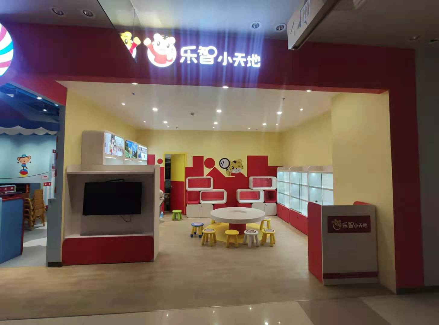 錦華萬達太空農場,農場主題展柜