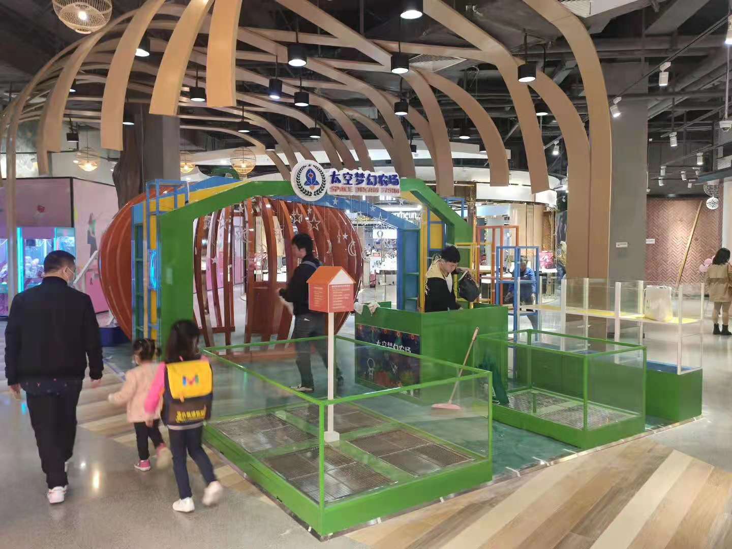 錦華萬達太空農場,農場主題展柜
