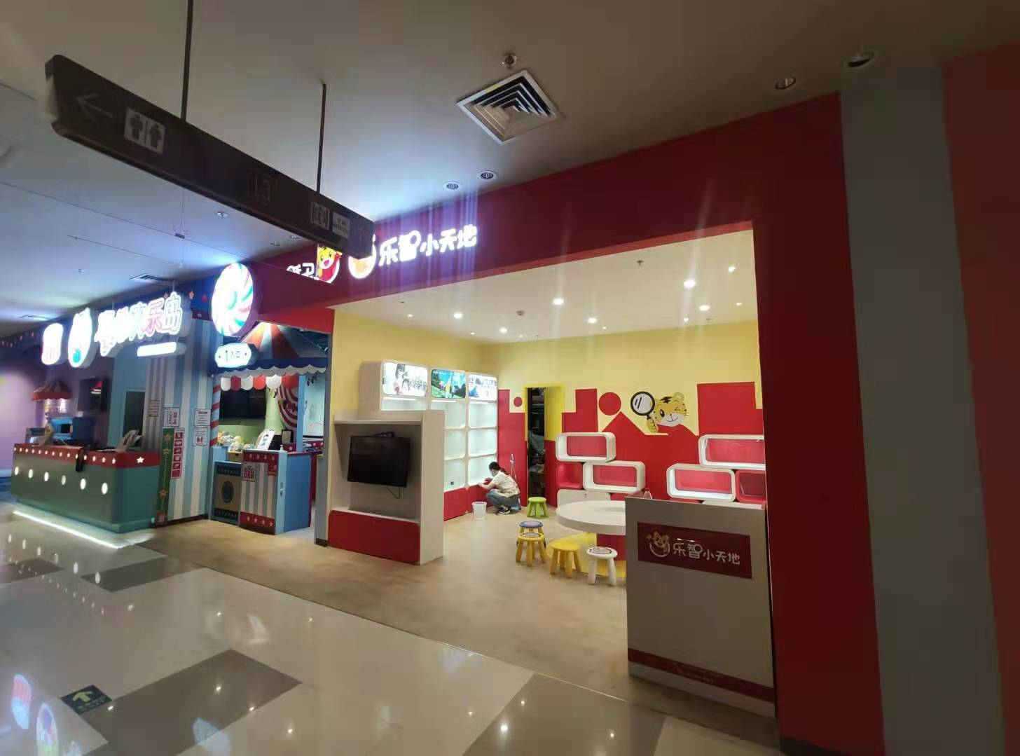 錦華萬達太空農場,農場主題展柜
