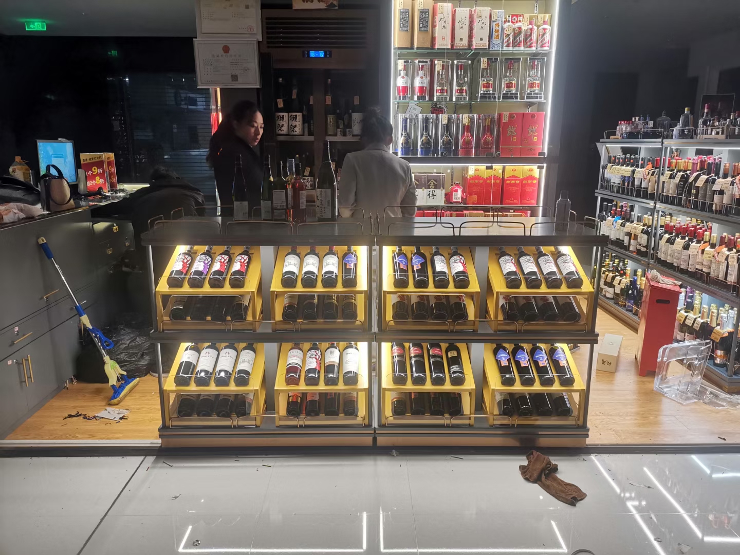 煙酒柜展示